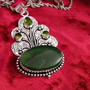 Beautiful Jade And Peridot Artesian Silver Pendant Necklace - Women Jewelry💎🤗